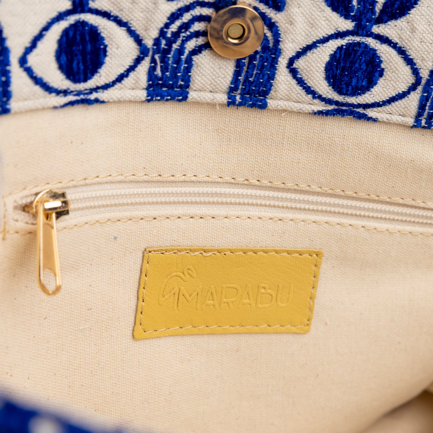 Hera's oversized tote bag
